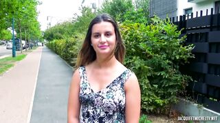 Marina, 20 Ans, Teste De Nouvelles Experiences