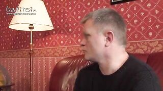 Primera Sesión De Fotos Desnuda De Modelo Tímida