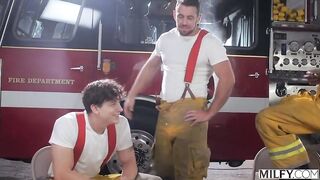 Busty brunette pleases a crowd of workers during a break ????