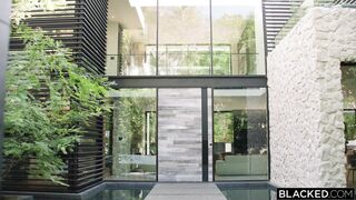 Redhead babe invites boyfriend to enjoy his black cock ????