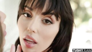 Two Asian girlfriends seduce a guy to fuck their asses ????