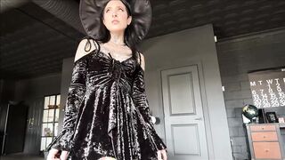 Awlivv - The Halloween Party - Alex Adams