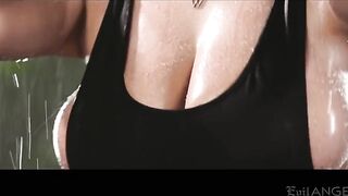 BUSTY BRUNETTE BLOWBANG