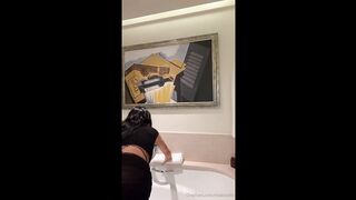 Mia Khalifa - Chat Video