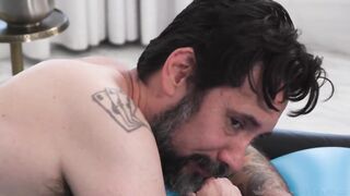 Savvy Suxx Going The Extra Mile - NuruMassage