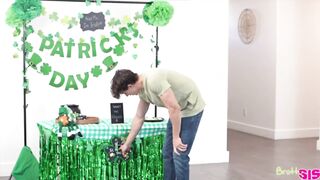 Della Cate - Stepsisters Kissing Booth 07 03 2025
