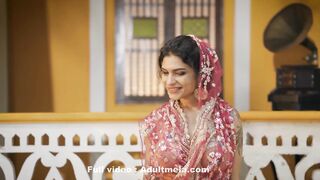 Indian Bhabhi Showing His Huge Boob