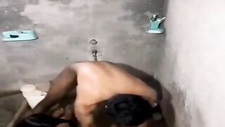 Pakistani Ladke Ne Padosi Ki Ladki Ko Bathroom Me Bandh Kr Choda - Indian Desi Hindi Sex MMS Videos Leaked Viral Adult Porn